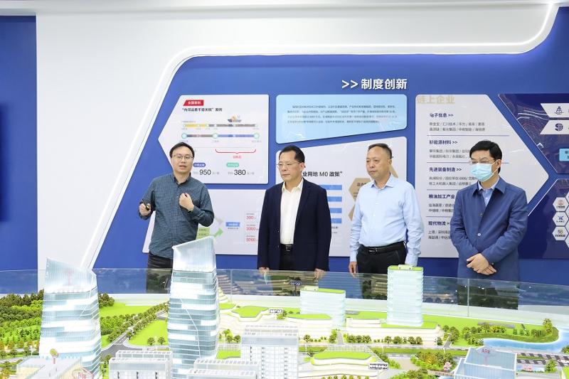 李建華到岳陽自貿(mào)片區(qū)產(chǎn)業(yè)綜合體建設項目調(diào)研指導工作