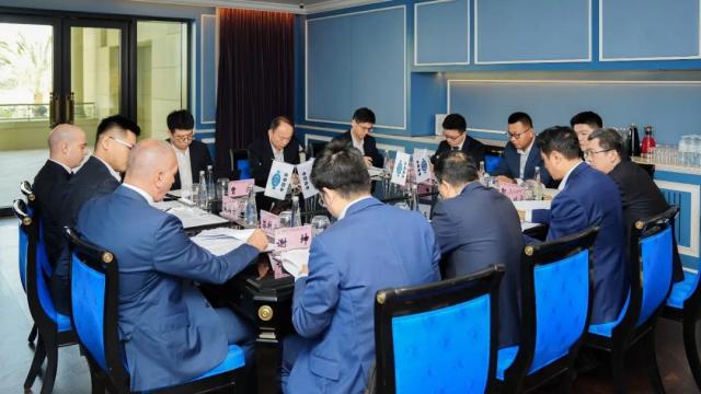 莫鼎革到駐阿聯(lián)酋機構調研并慰問一線員工