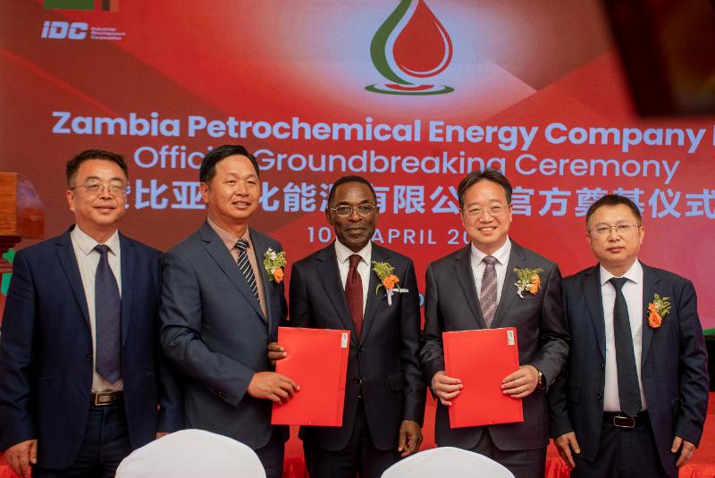 匠心筑造 奉獻精品? | 攻堅“半年紅”！四化建承建贊比亞石化能源公司煉油廠項目開工