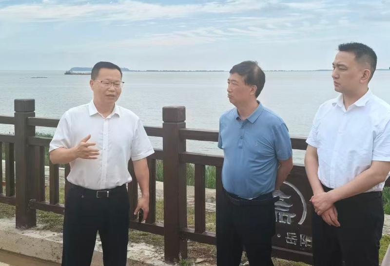 陳閣輝到四化建西環(huán)線海綿城市項(xiàng)目調(diào)研防汛工作
