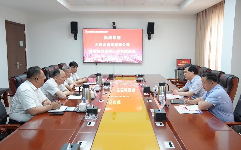 周鴻與山西大糧山儲(chǔ)運(yùn)公司董事長(zhǎng)劉玉平舉行會(huì)談
