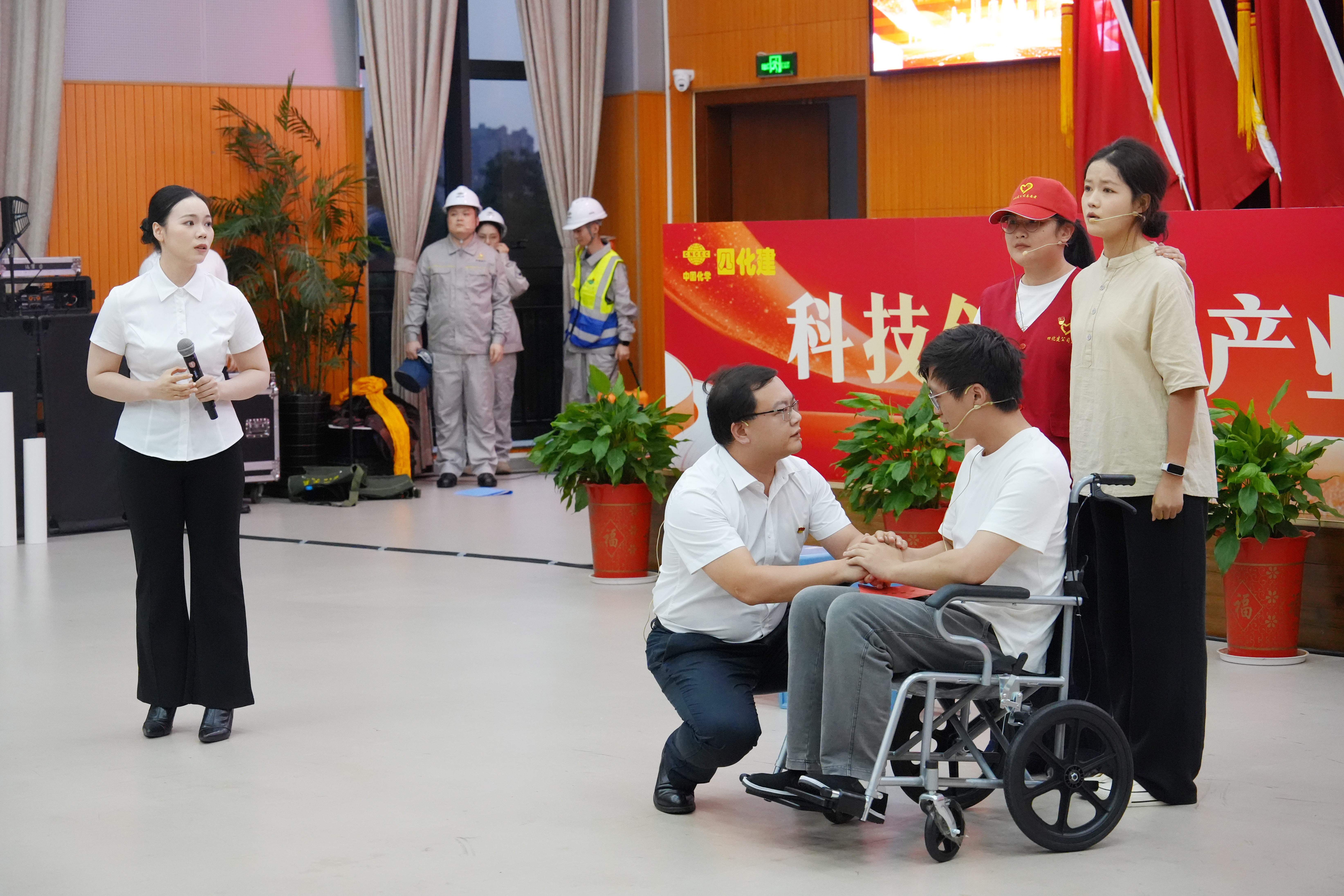 故事里的四化建②丨十九年，他們用一束光照亮673個至暗時刻.jpg